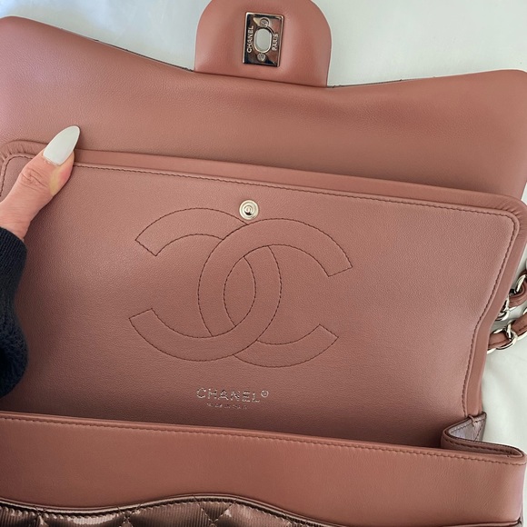 CHANEL Jumbo Classic Flap Patent Lambskin - Picture 12 of 16